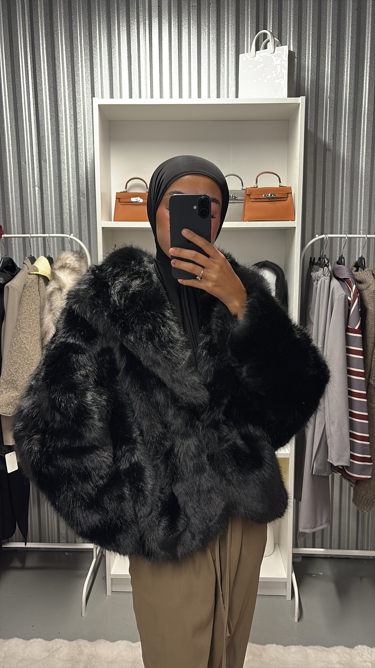 Fourrure avec capuche