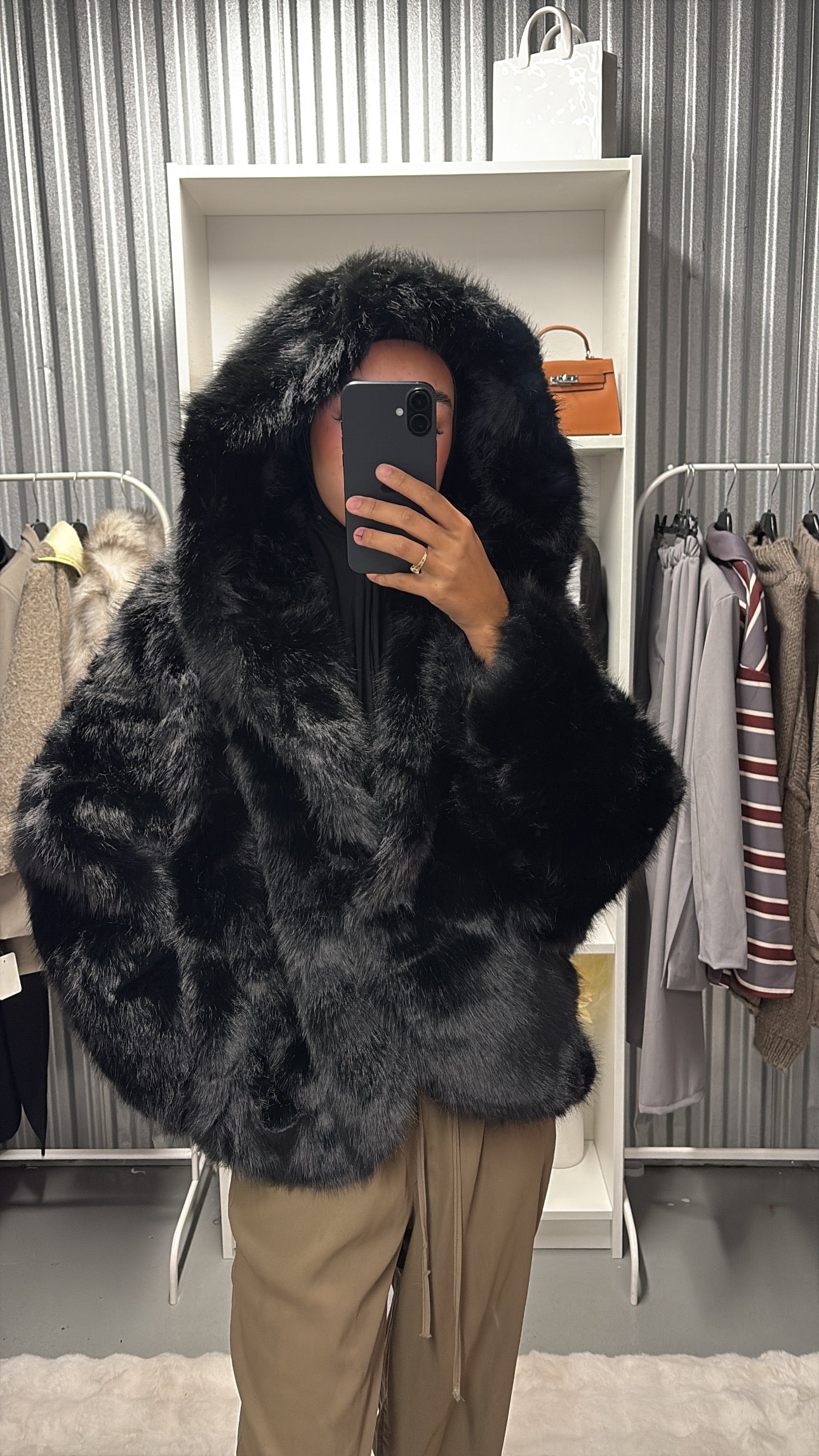 Fourrure avec capuche