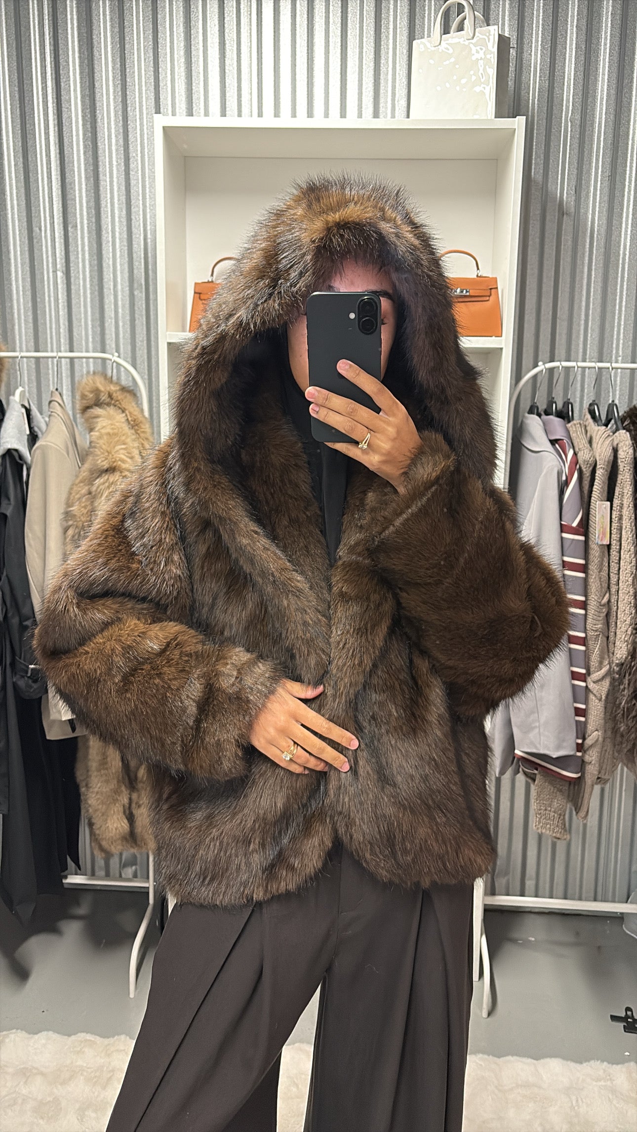 Fourrure avec capuche