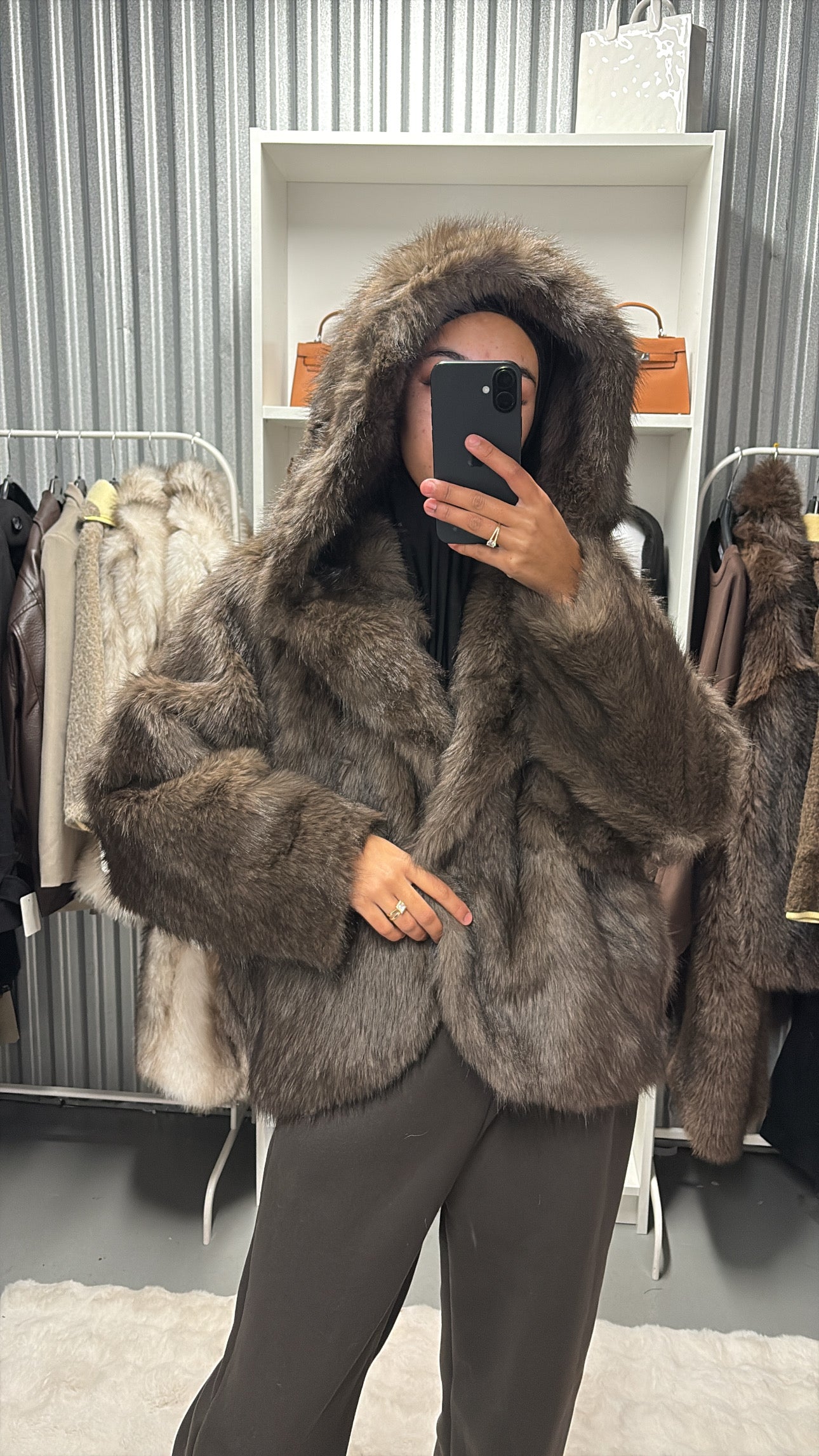 Fourrure avec capuche